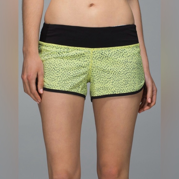 LULULEMON SIZE 10 SPEED SHORT/ Dottie dash yellow

Style W7A19S - Picture 6 of 11